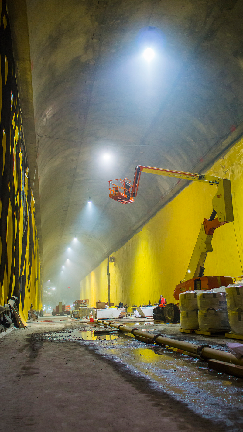 Illustration for article titled A Colossal Yellow Cave Taking Shape Beneath Manhattan